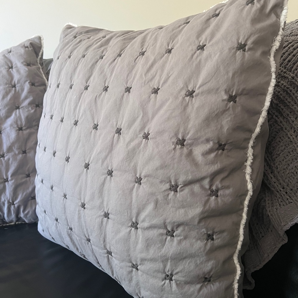 MODERN Extra large throw pillows Pottery Barn like NEW!